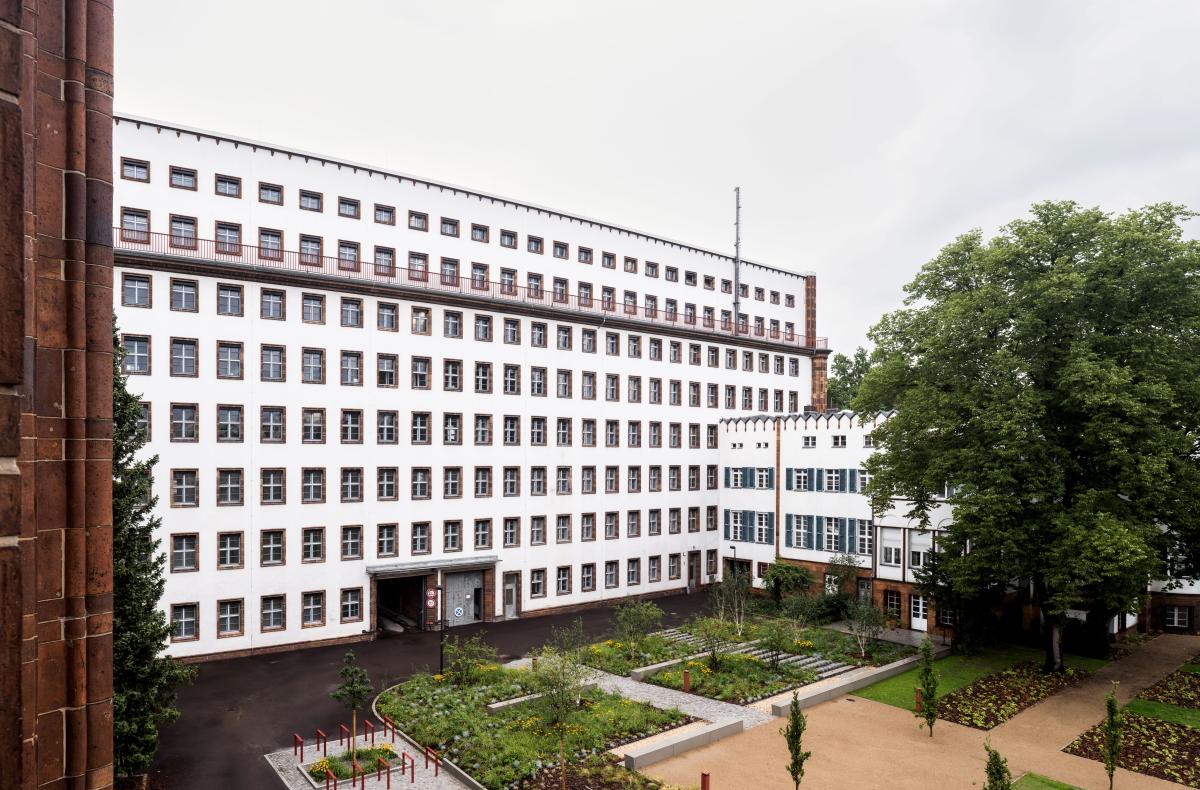 Oberpostdirektion - Gebäude von der Seite