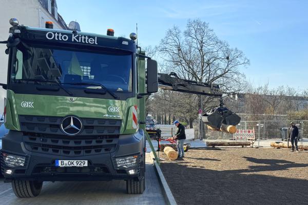 Unser neuer LKW mit Ladekran