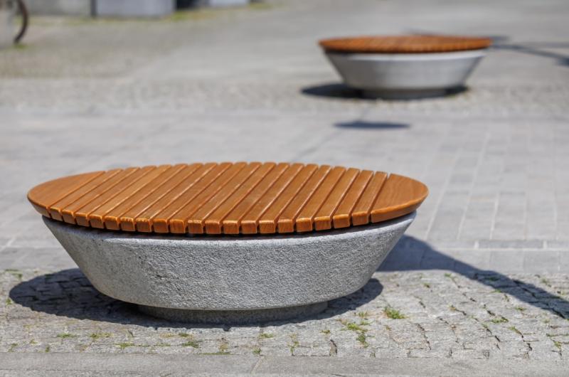 Sitzmöglichkeiten in der Alten Potsdamer Straße